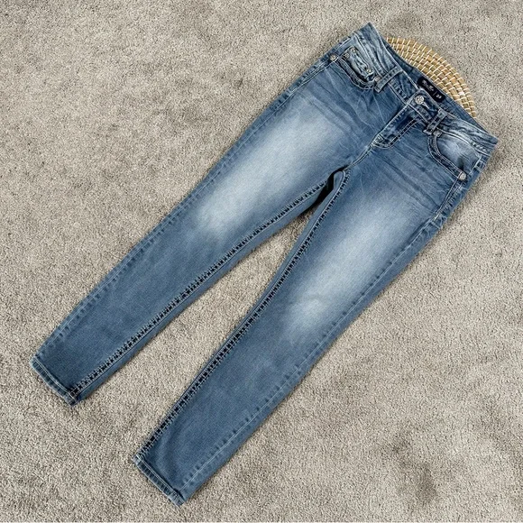 Miss Me Women’s Hailey Skinny Jeans Low Rise Embellished in Medium Wash 29 - Picture 2 of 16